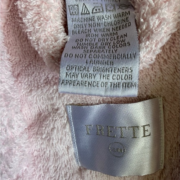 Frette Light Pink Plush Robe Label - Picture 2 of 4